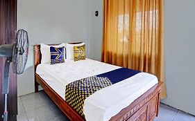 Spot On 91595 Sruni Syariah Hotel 2*