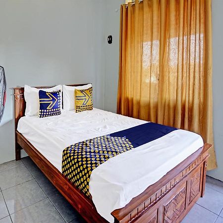 SPOT ON 91595 Sruni Syariah Hotel Gedangan Bagian luar foto