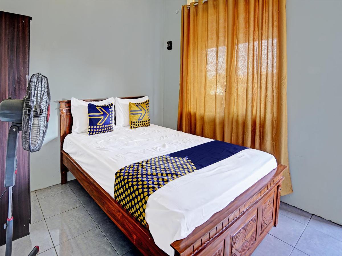 SPOT ON 91595 Sruni Syariah Hotel Gedangan Bagian luar foto
